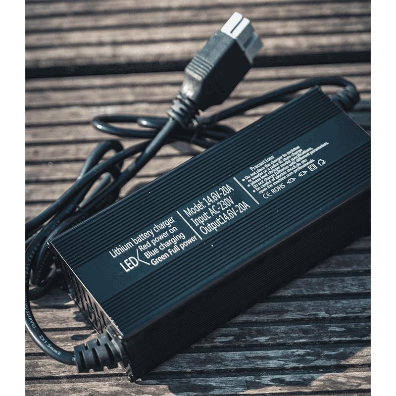 Pour vos sessions - Chargeur Lithium Voltacase LIFEPO4 14.6V 20A pour Valise 50AH